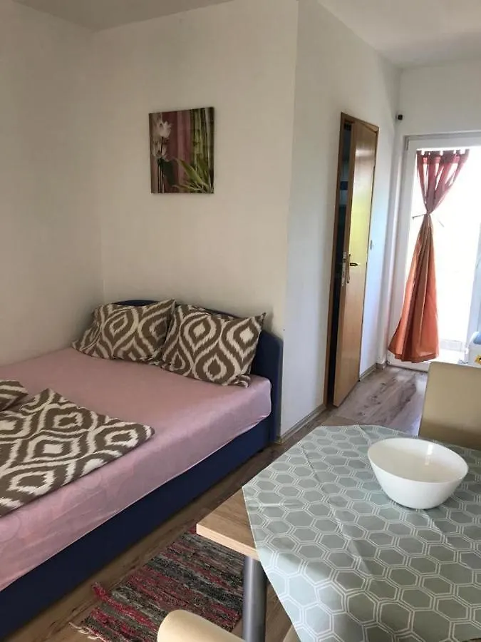 Studio Apartments Mt Šmrika