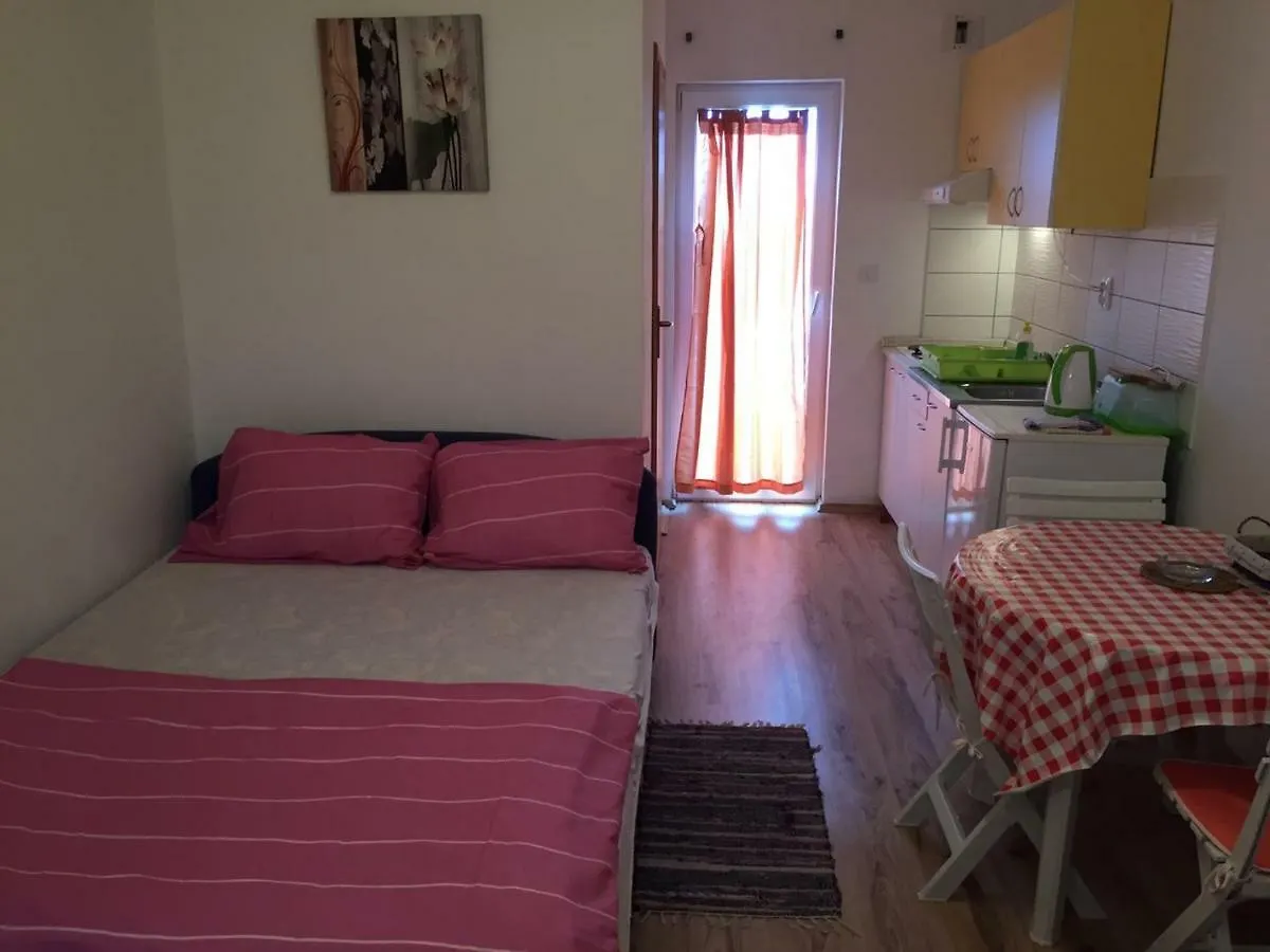 Studio Apartments Mt Šmrika