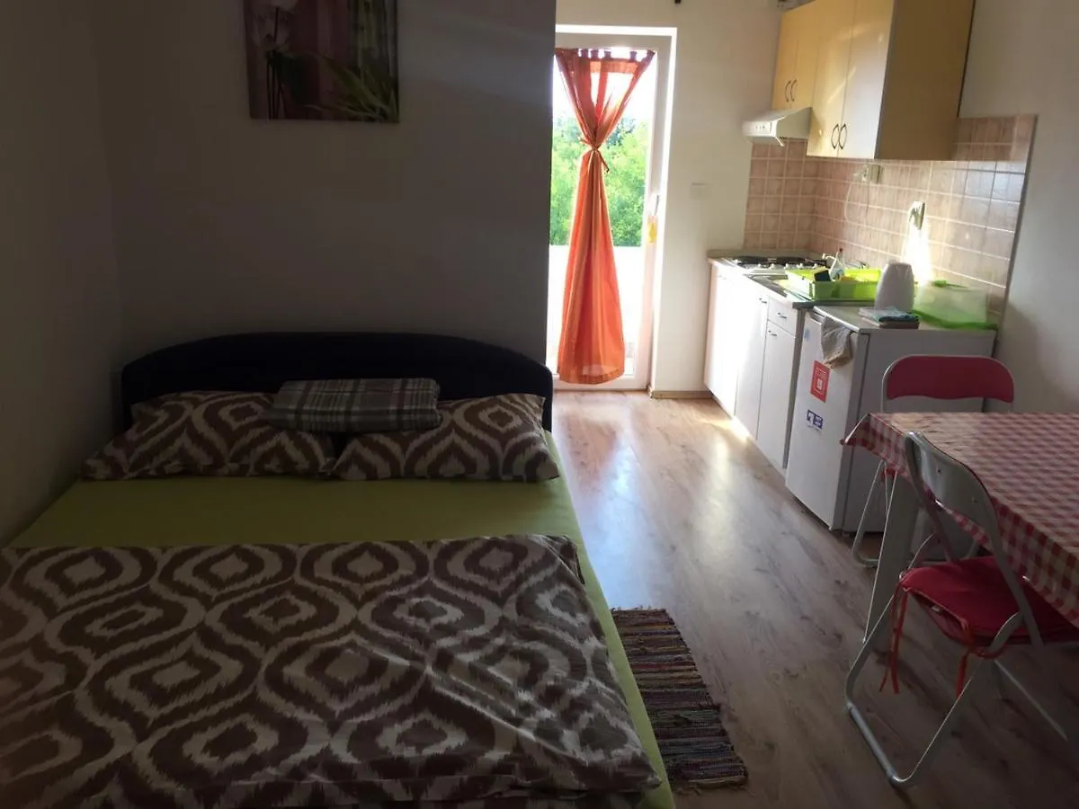 Studio Apartments Mt Šmrika